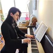 Profesor de Piano, Guitarra, Batería, Teoría y Composición Musical